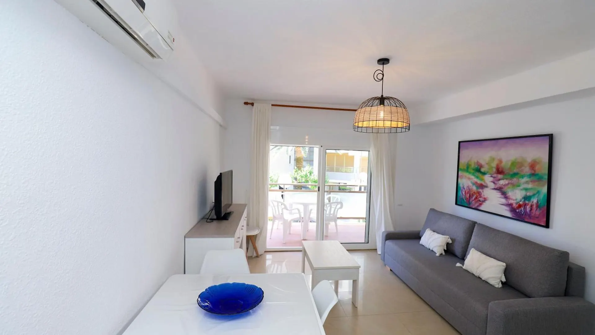 Differentflats Dms Apartment La Pineda Spain
